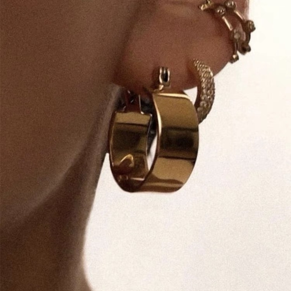 18k gold chunky hoop earrings, Gold Hoop Earrings, simple gold earrings - Picture 4 of 4